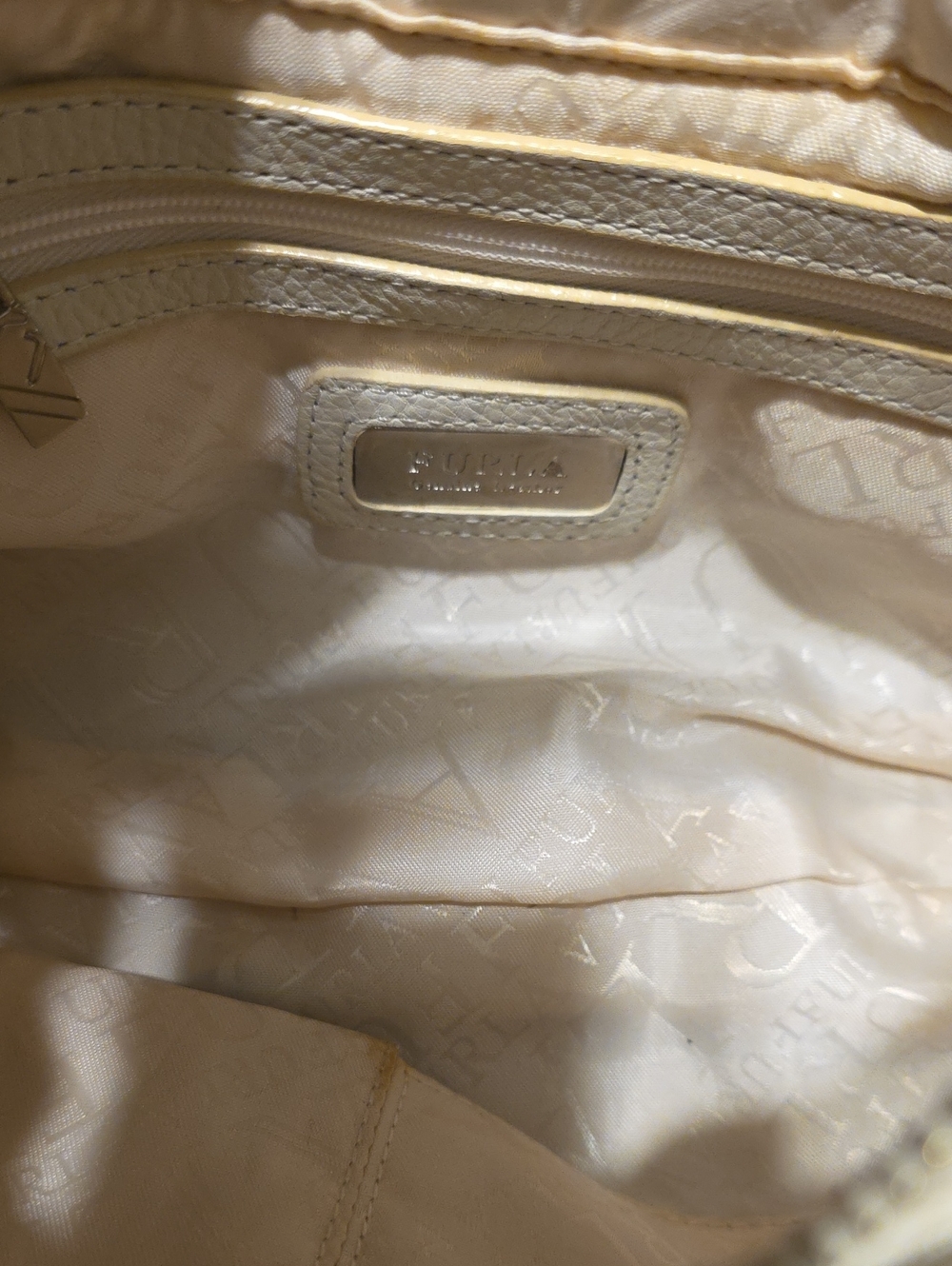 Furla Vintage grained leather hobo shoulder bag - Picture 12 of 16